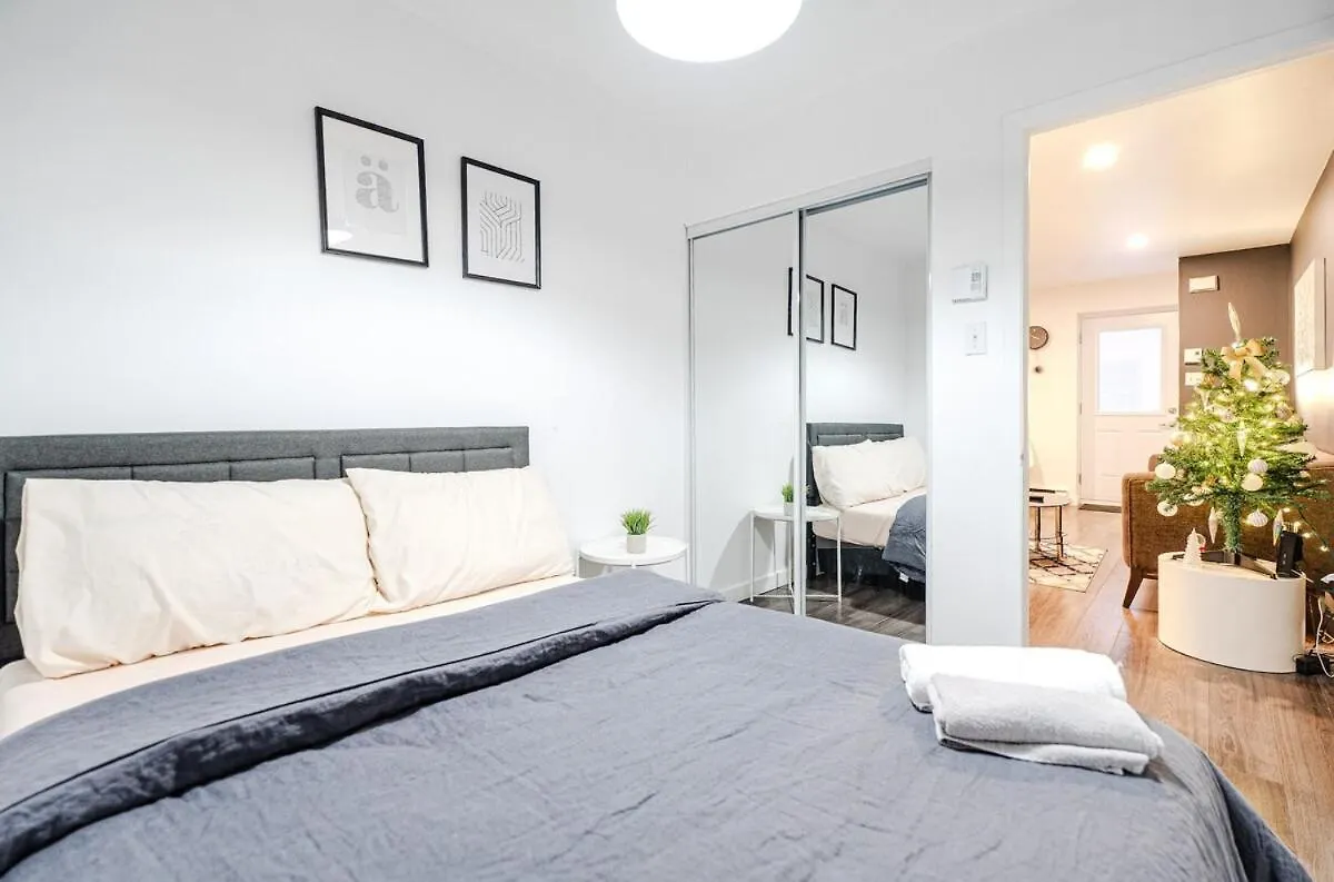 Bright Stay In Griffin Town Montreal